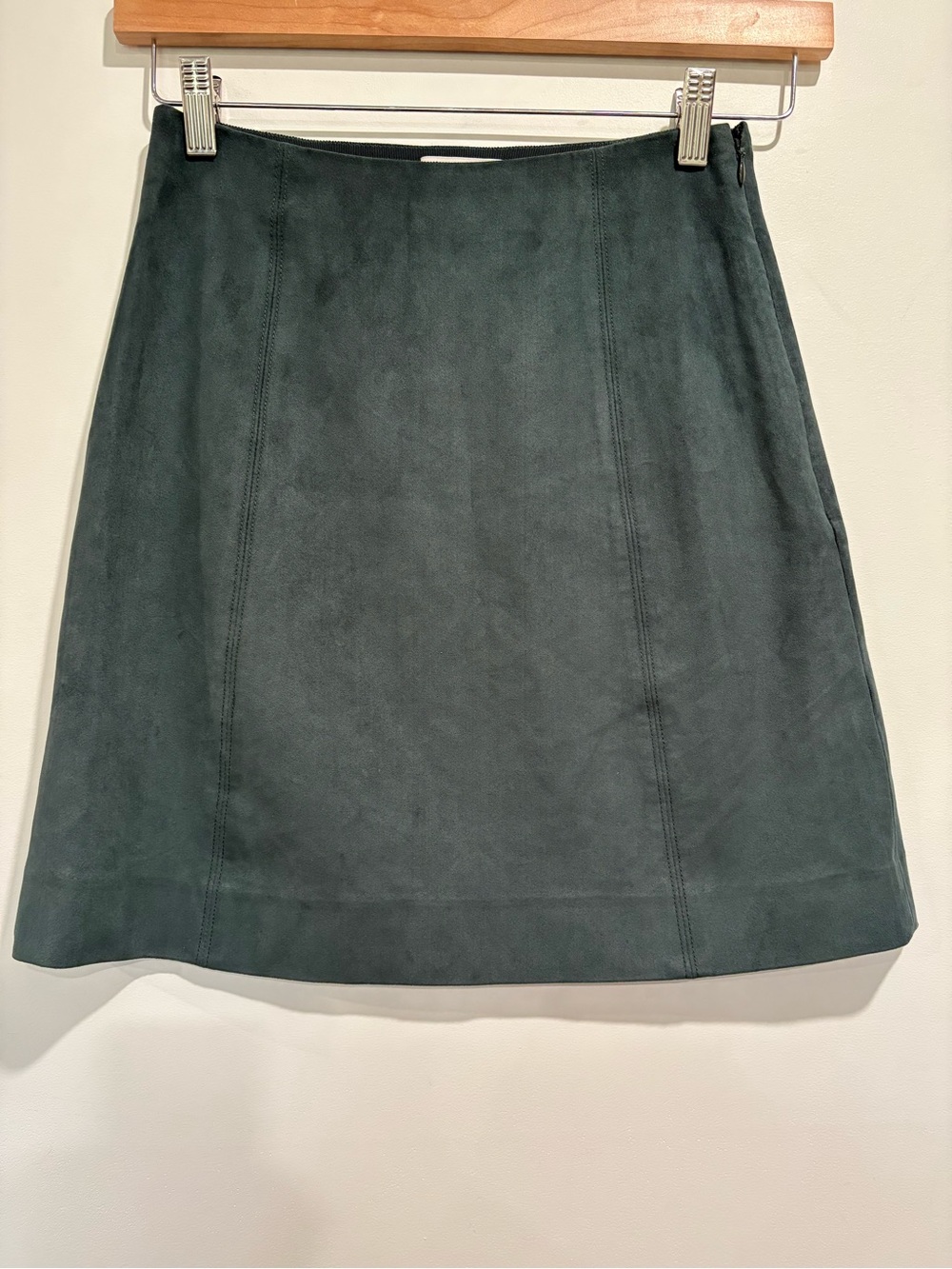 Aritzia Babaton Faux Suede Size 6 Modern Mini Skirt A-Line in Green Vegan Suede